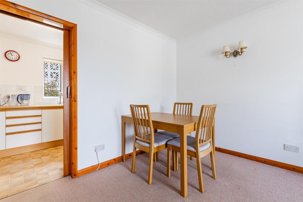 A12 - 73 Saffron Park Kingsbridge - 250811.jpg