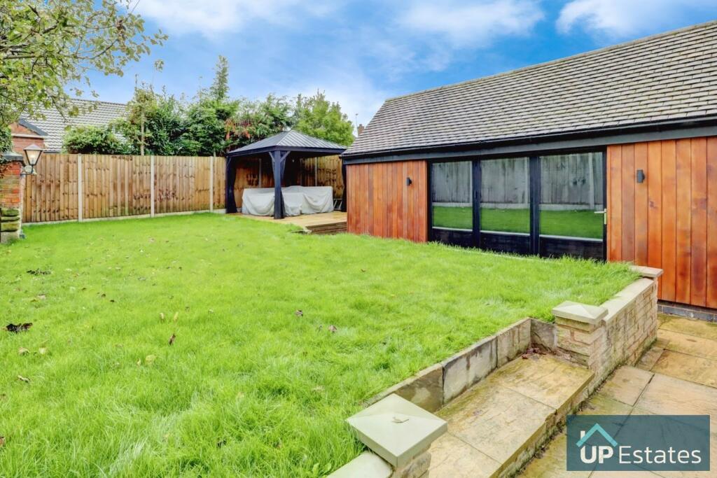 Rear Garden &amp; Outbuilding