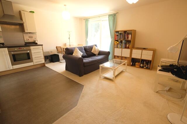 SITTING/DINING ROOM