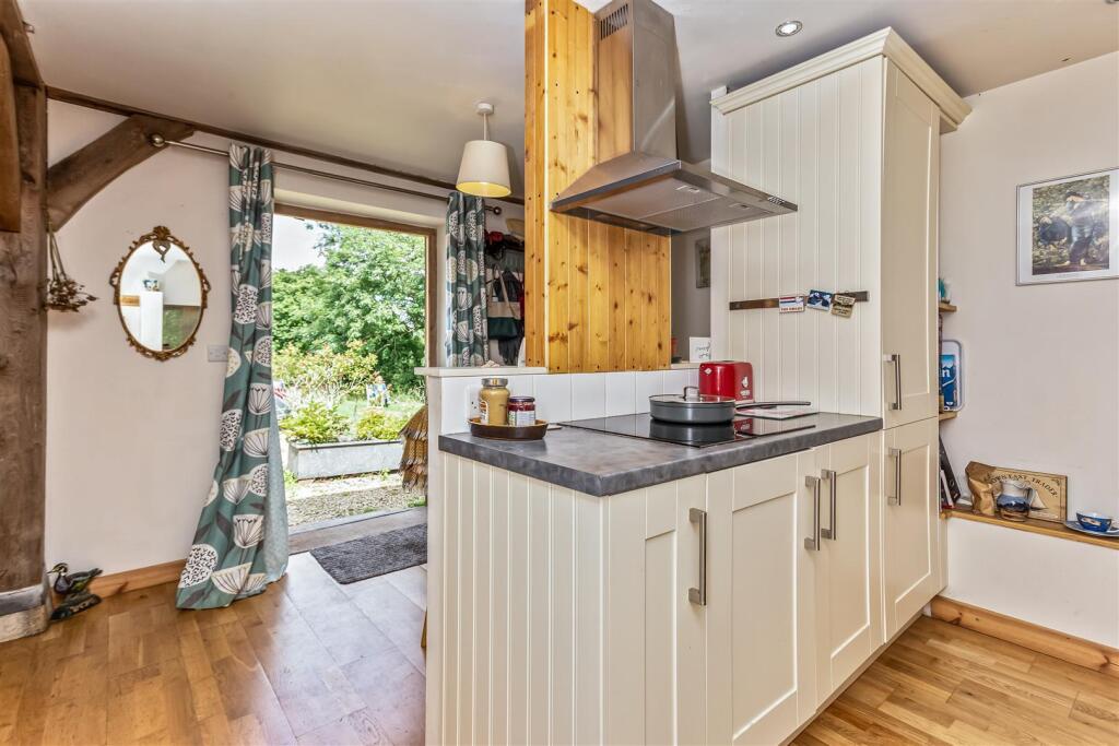 Minotaur Barn Loft - Kitchen.jpg