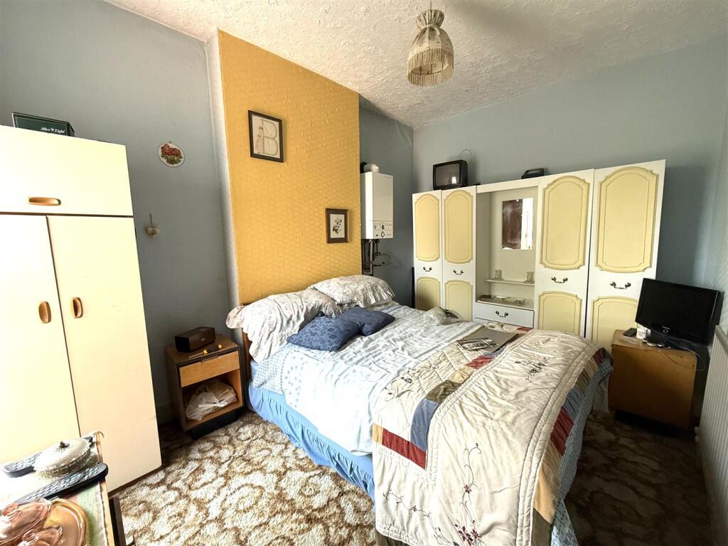 20 lion street bed.jpeg