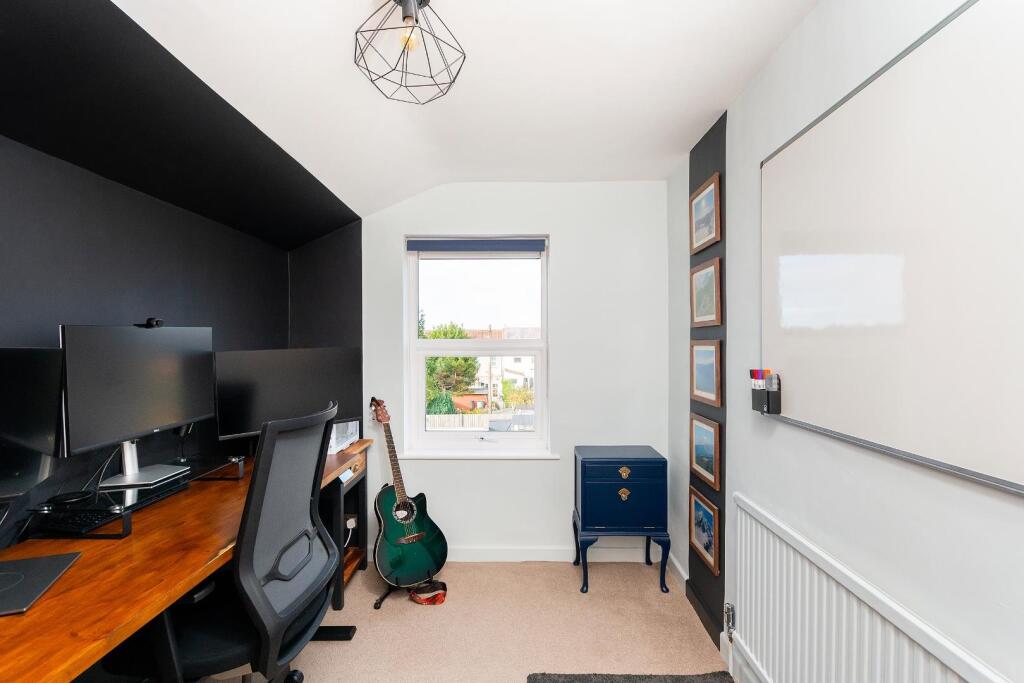3L7CRSA - Bedroom B.jpg