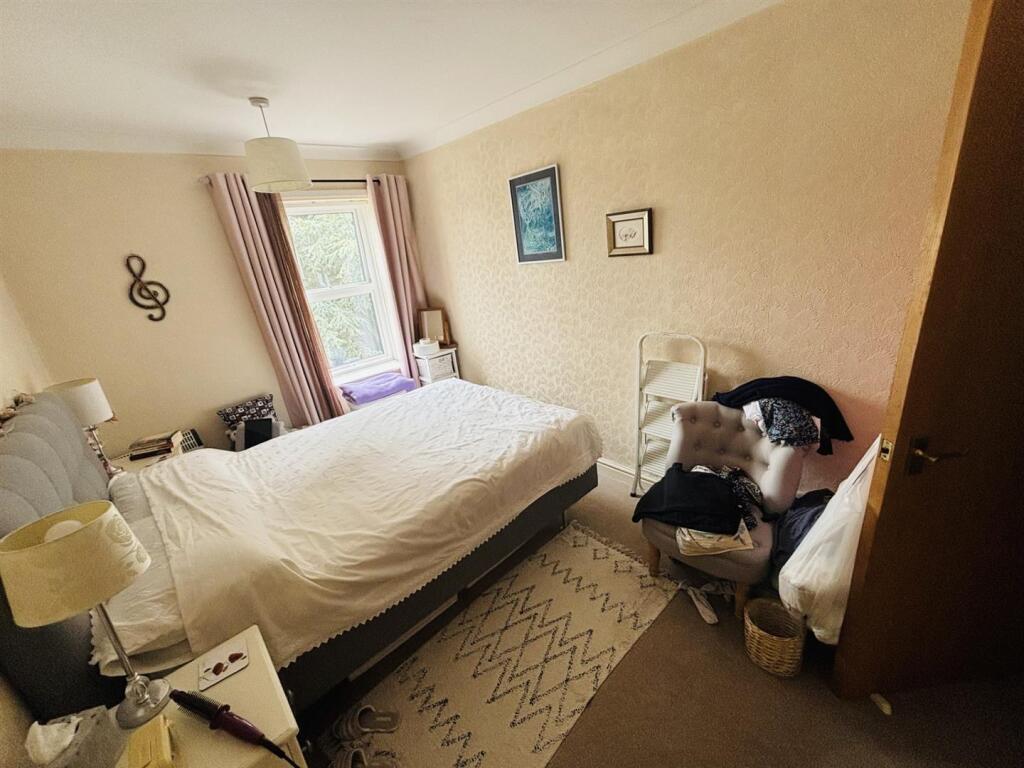 Bedroom One.jpg