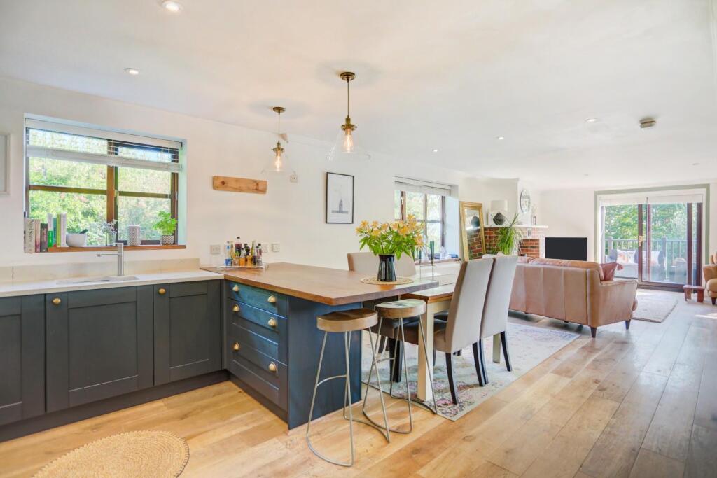 Kitchen Dining Area.jpg