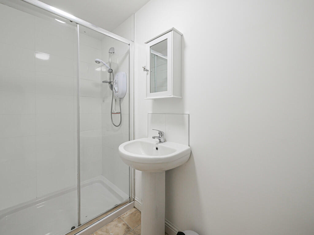 Bedroom 1-ensuite...