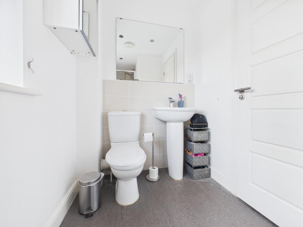 CAM03729G0-PR0193-STILL012