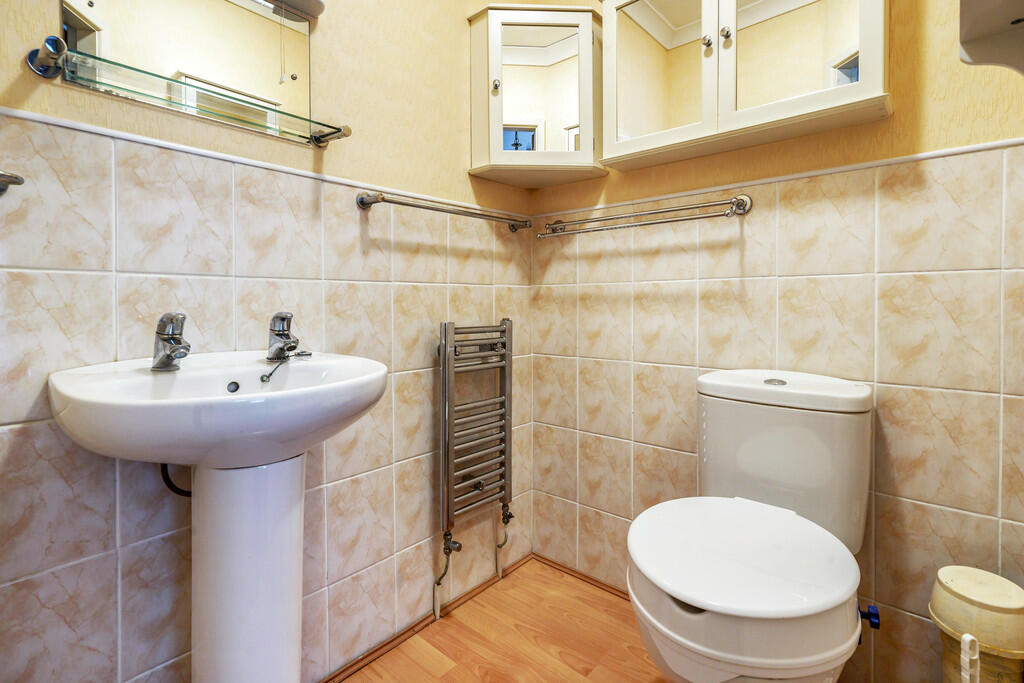 En-suite to bedro...