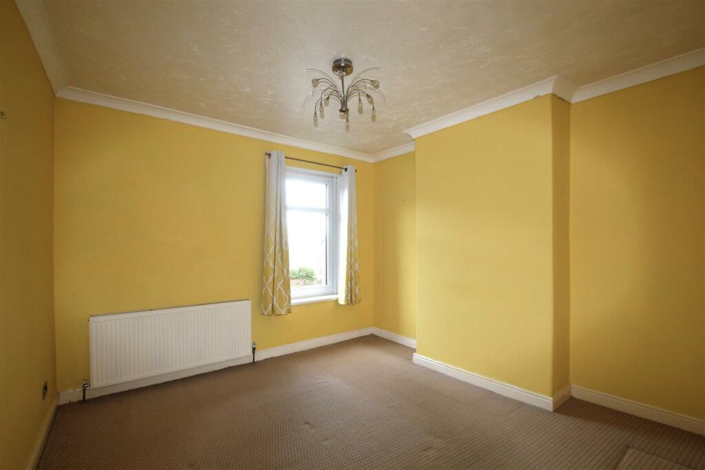 MASTER BEDROOM. JPG