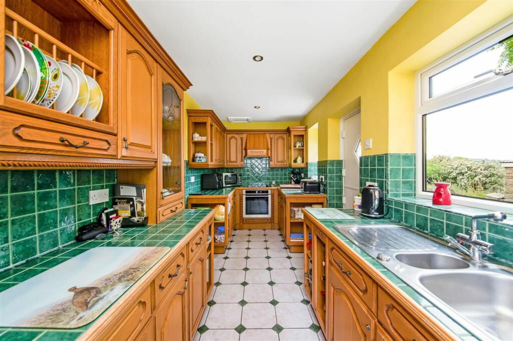 SECOND KITCHEN