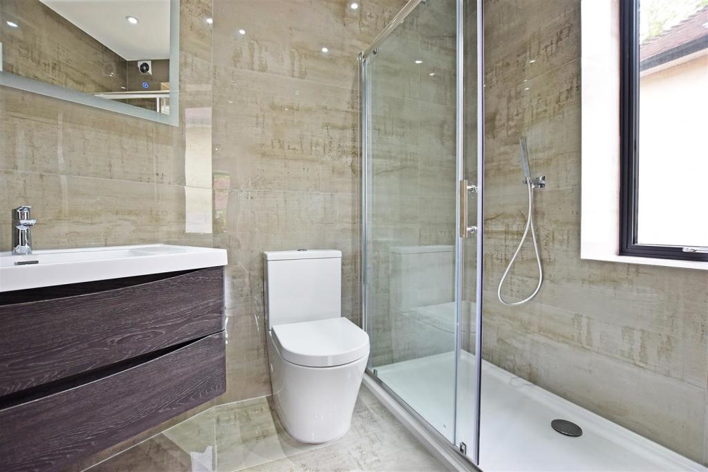 Bathroom 2.jpg