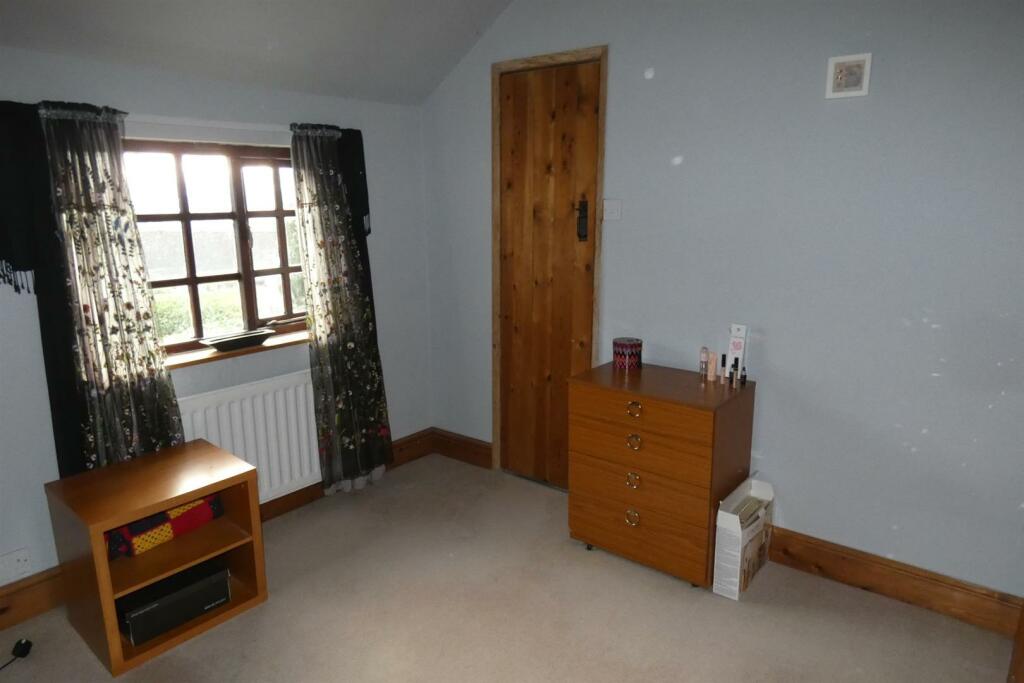 BEDROOM 1