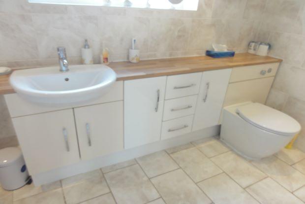 Bath/Shower Room