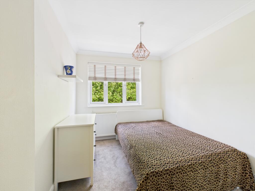 CAM03729G0-PR0024-STILL019