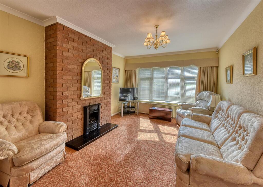 334a Penn Road-Living Room (2).jpg