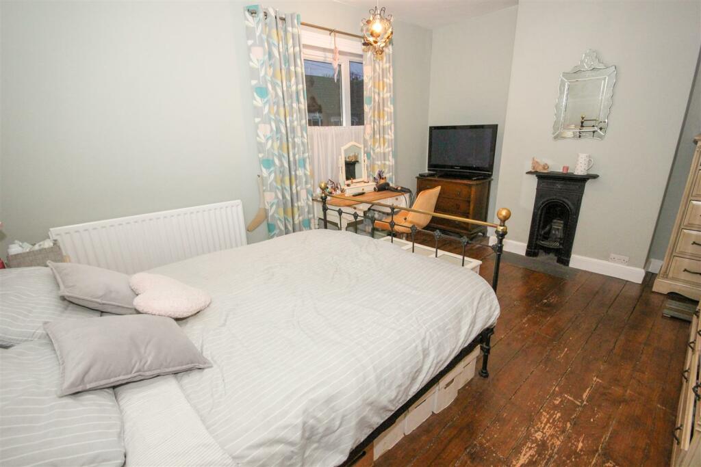 Master Bedroom 1.jpg