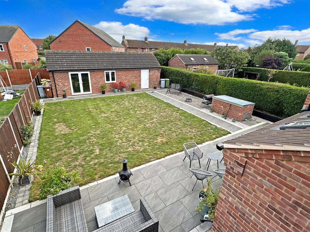 Generous Enclosed Garden 285