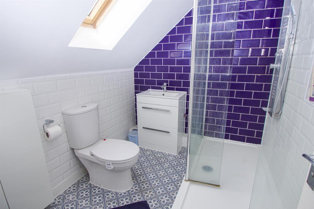 14 amesbury bed1 en suite 2025.JPG