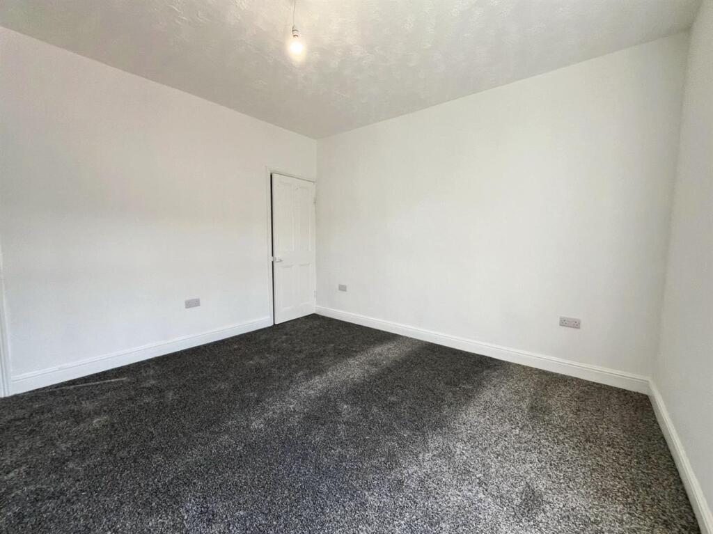 livingroom 3.jpg