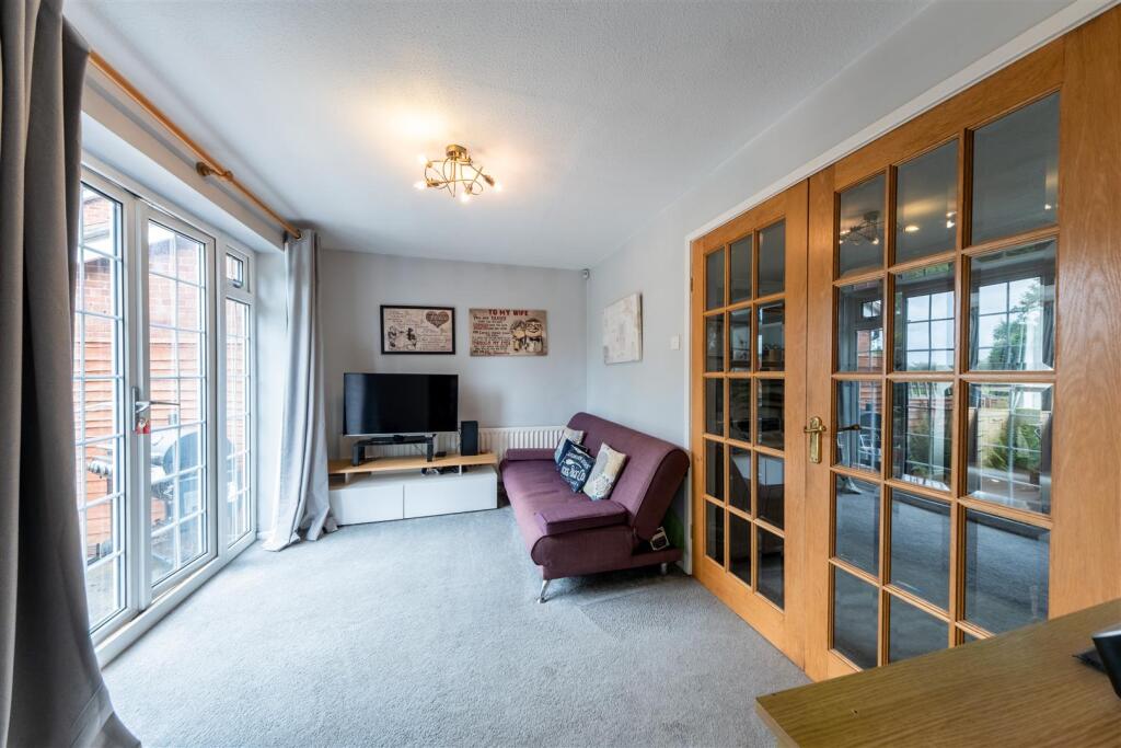 6 Warren Close-004.jpg