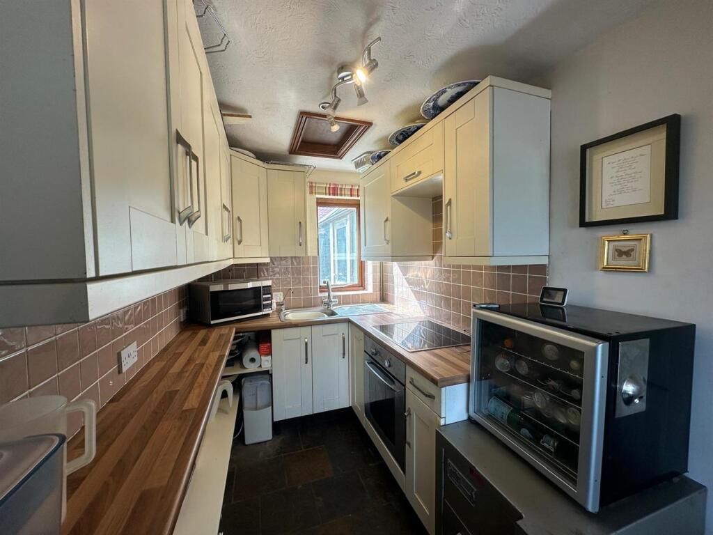 Entrance Hall/ Kitchen