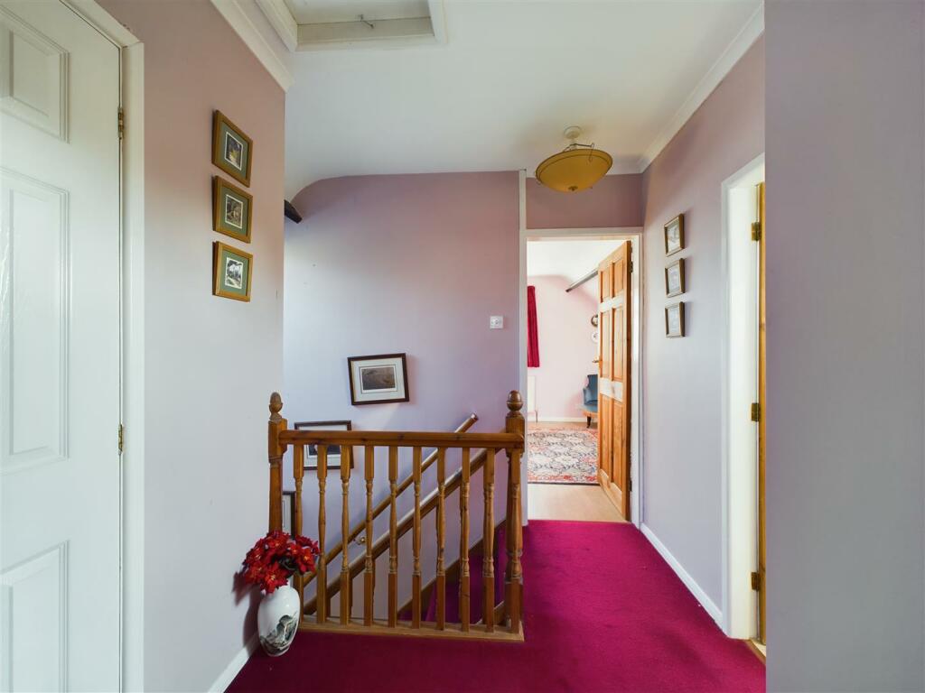 FIRST FLOOR LANDING