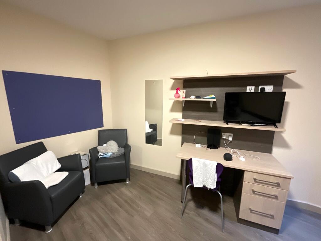 Deluxe Studio