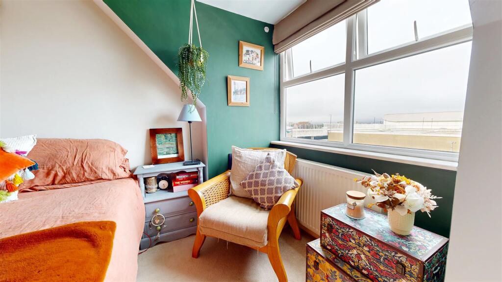 BEDROOM PIC 2.jpg