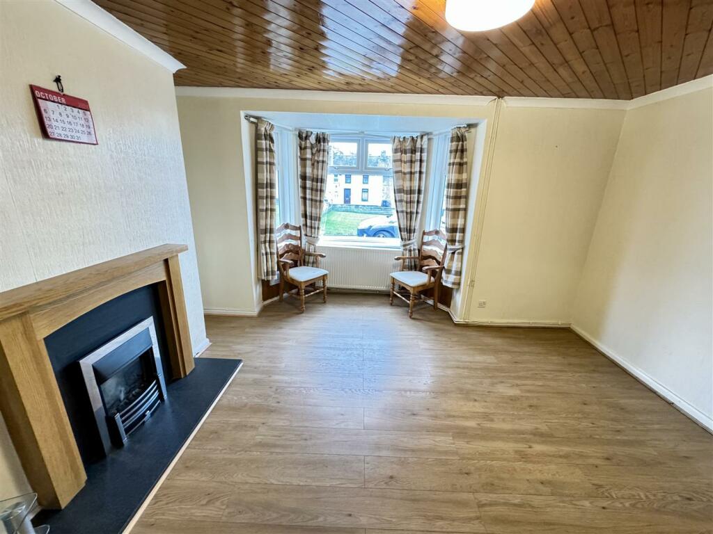 OPEN PLAN LIVING/DINING ROOM