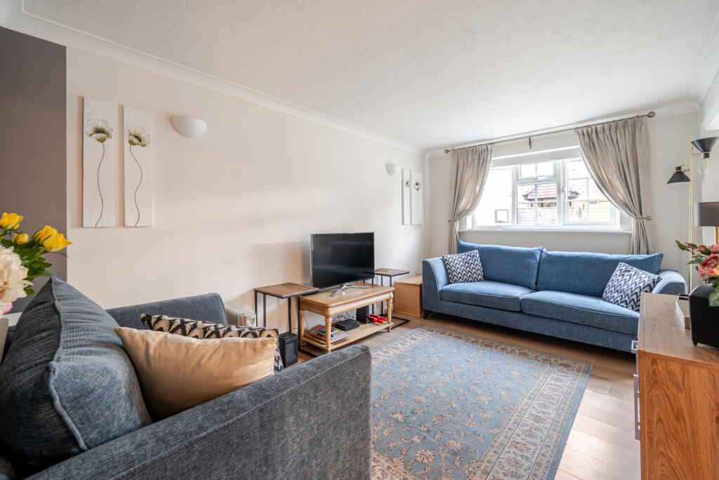 1393029-15-695cdc...