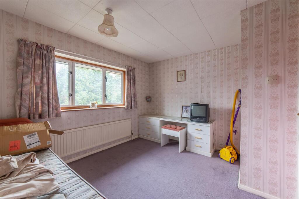 29 Llanyravon Way-3.jpg