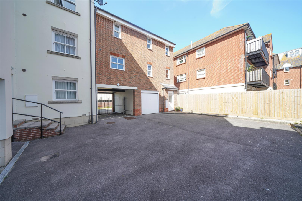 Mart Parking Gate.png