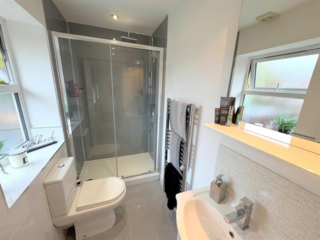 Ensuite b.jpg