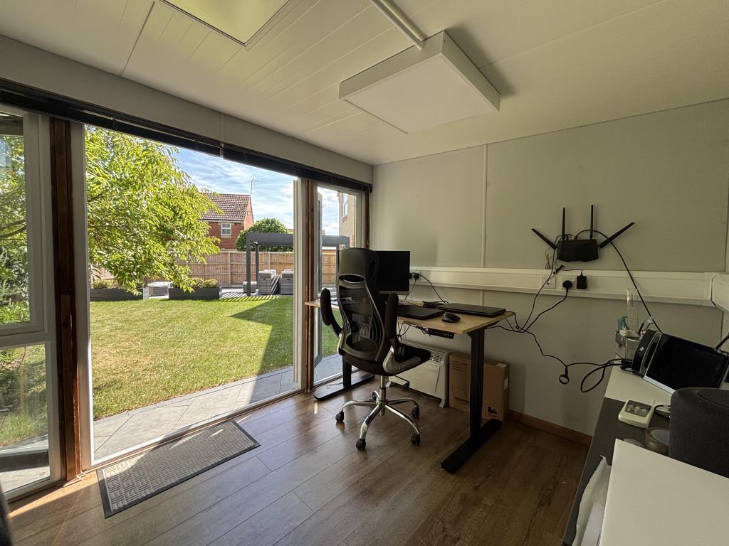 20 - Garden office.jpg