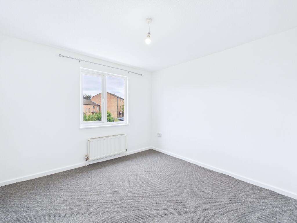 CAM01909G0-PR0406-STILL015