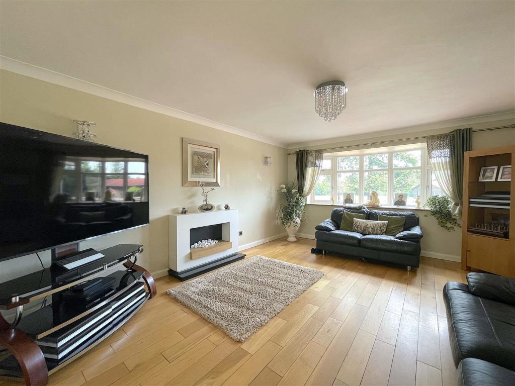 Living Room (4).jpeg