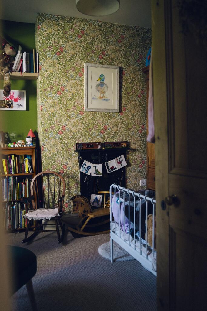 Ystafell Wely 1 / Bedroom 1