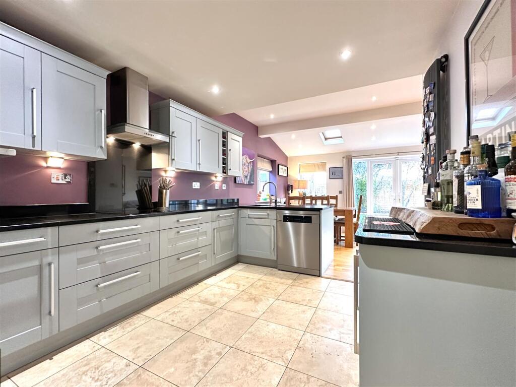 Stunning Modern Kitchen 249