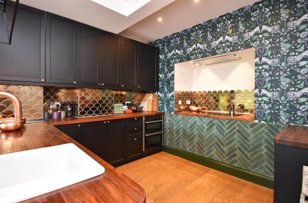 Open plan living &amp; kitchen