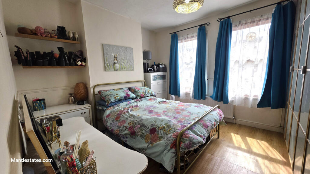 FRONT BEDROOM