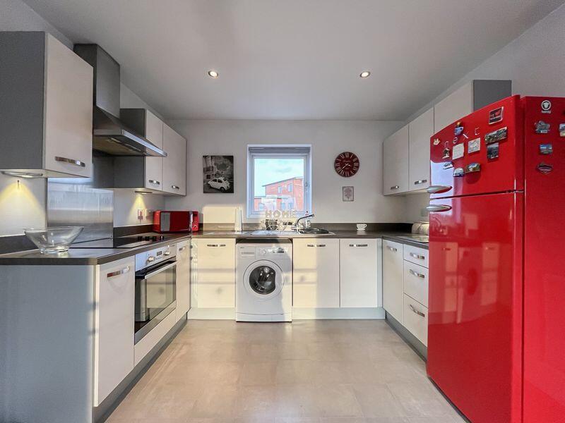 KITCHEN/LOUNGE