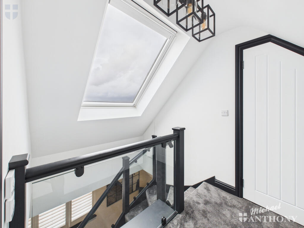 CAM03852G0-PR0410-STILL034