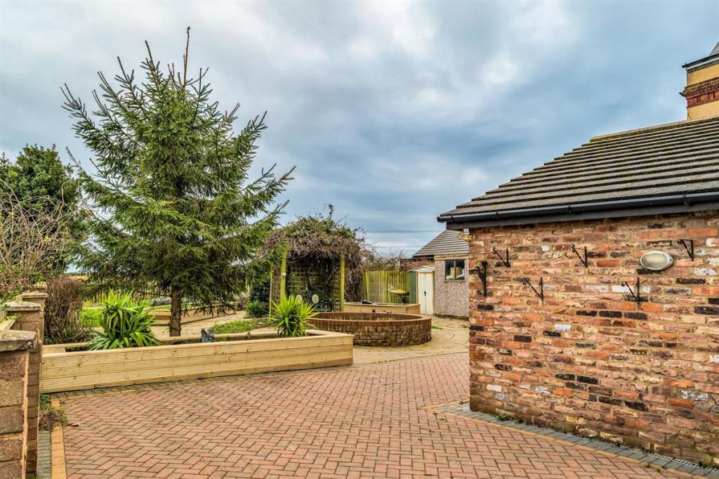 Rear garden patio area