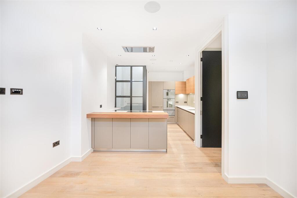 Kitchen                   .jpg