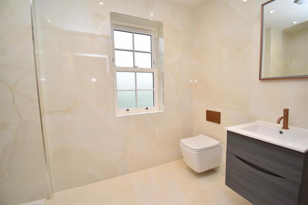 Ensuite Shower Room.JPG
