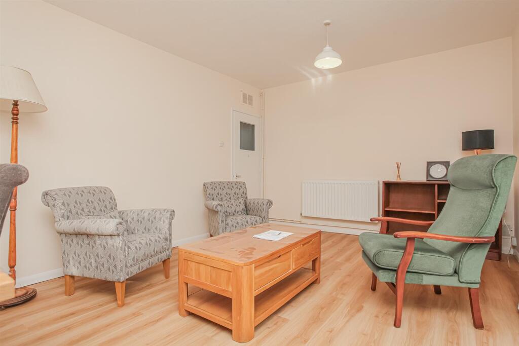 Living Room Part 3.jpg