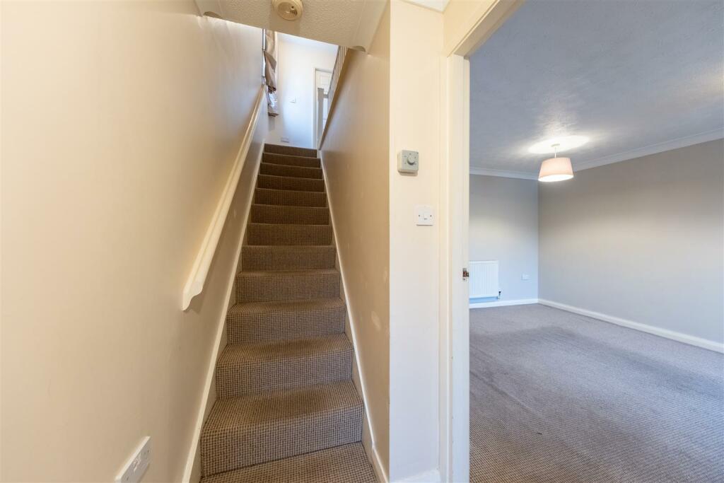 3 Harewood Close-009.jpg