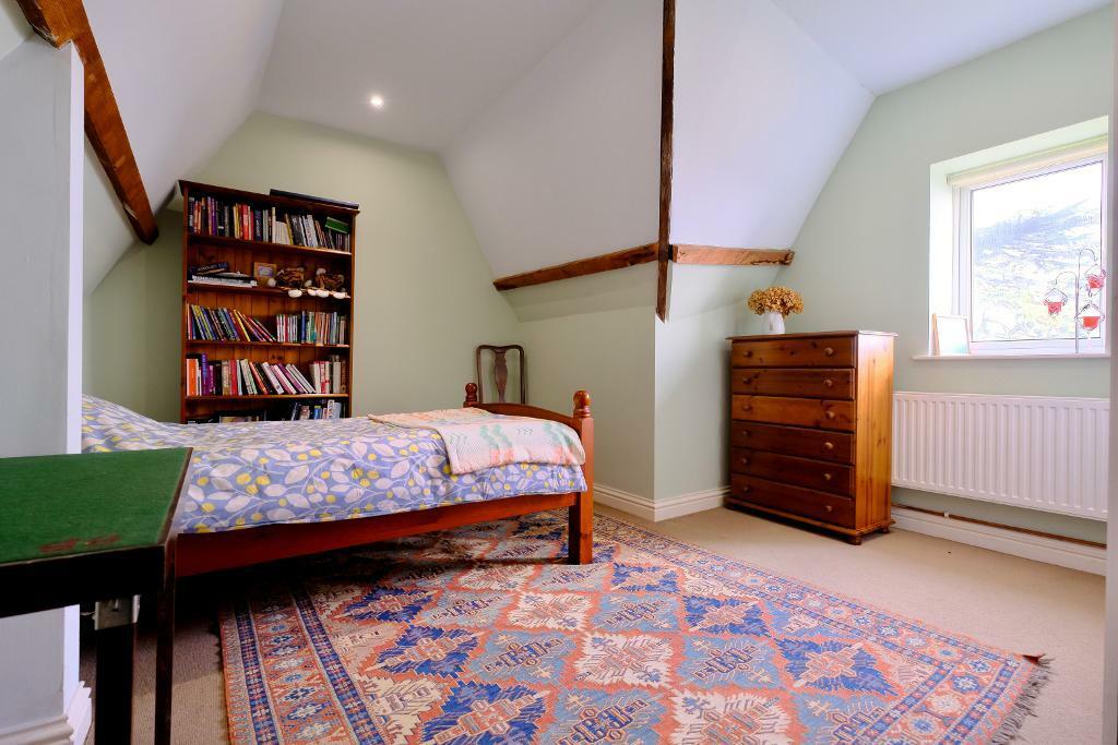 2nd floor, Bed 5 with steps out to roof