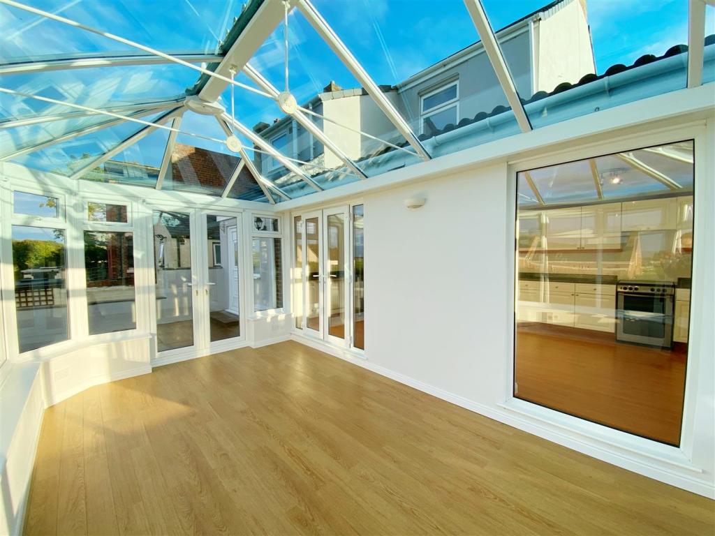 Conservatory pic 3.jpg