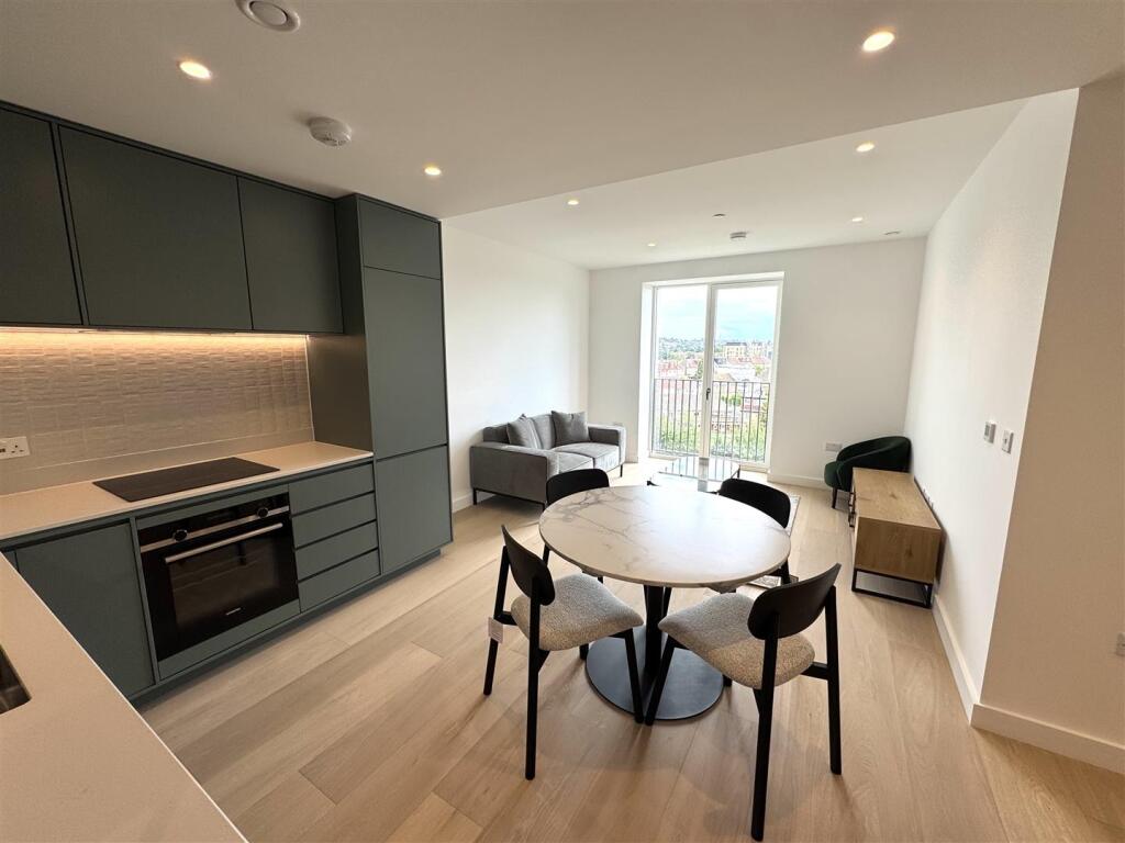 Dining area pic 7.jpeg