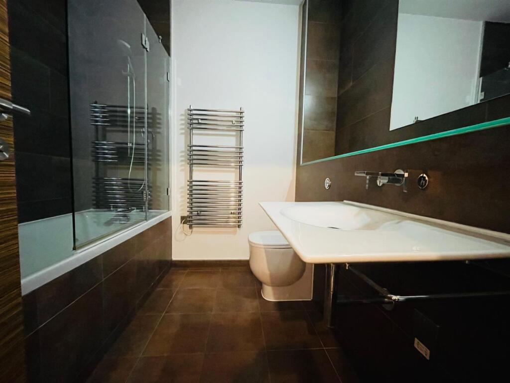 En-Suite Bathroom
